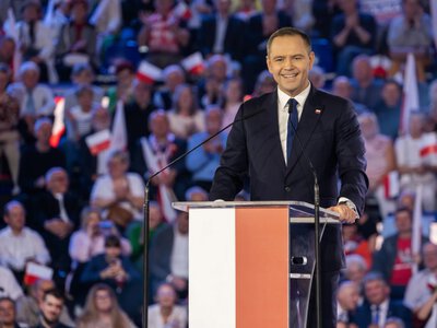 Навроцький закликав парламент заборонити в Польщі червоно-чорний прапор