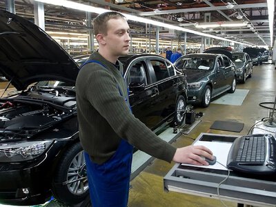 Хтось здивований? У рф виробляють «піратські» BMW з довоєнних комплектуючих