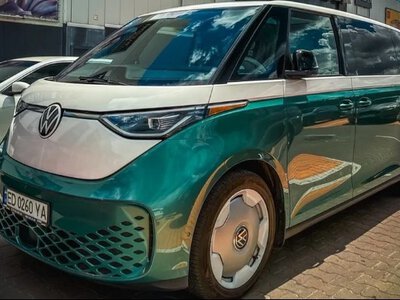 У дусі хіпі: в Києві засвітився електромобіль Volkswagen у ретростилі (ФОТО)