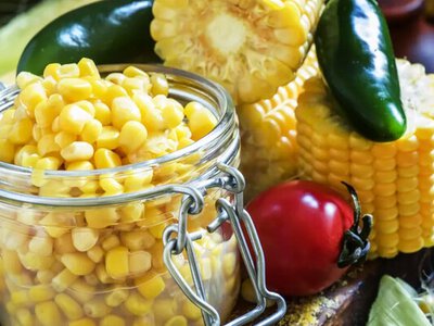 Консервована кукурудза як у магазині: простий домашній рецепт для зимових запасів