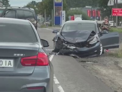 Біля Луцька зіткнулись бус та Tesla (Відео)
