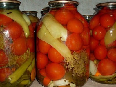 Вкусные помидоры у 3-литровой банке на зиму