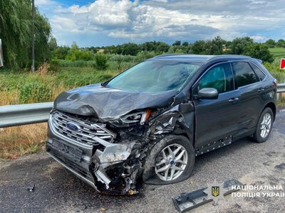 На Уманщині напівпричіп вантажівки врізався у легковик, постраждали жінка та дитина