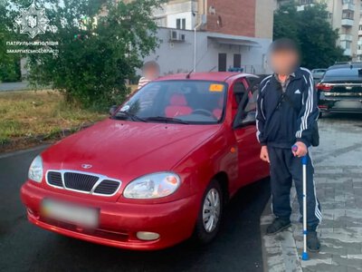 Загубив власне авто: в Ужгороді патрульні допомогли чоловікові знайти машину, яку він не міг пригадати де залишив