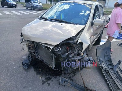 Не зупинився на знак «Стоп»: у центрі Миколаєва зіткнулися Mitsubishi та Hyundai