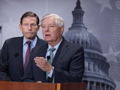 Трамп наказав приспустити національні прапори для вшанування Ліндсі Грема
