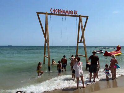 Парковка від 100 грн, атракціони під забороною: що потрібно знати про роботу пляжу у Чорноморську
