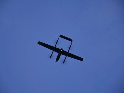 Гучні вибухи та масштабні пожежі: дрони атакували низку російських об’єктів (відео)