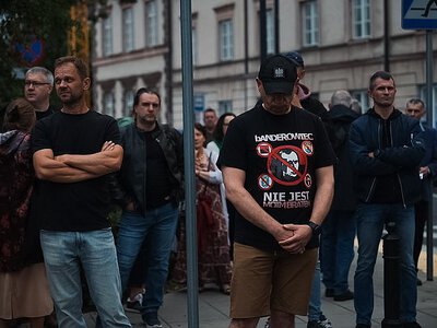 У Варшаві пройшов «Волинський марш»: учасники вимагали припинити допомогу Україні та українським біженцям