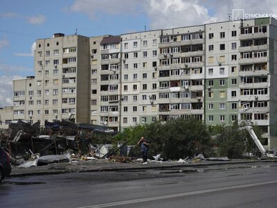 У Сумах триває ліквідація наслідків російської атаки: сотні волонтерів допомагають постраждалим + Фото