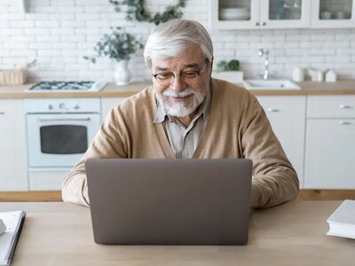 Недорогий ноутбук для відеозв’язку, новин і YouTube: оптимальний варіант для старших користувачів