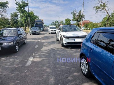 Renault «наздогнав» Zeekr на проспекті в Миколаєві - рух утруднений