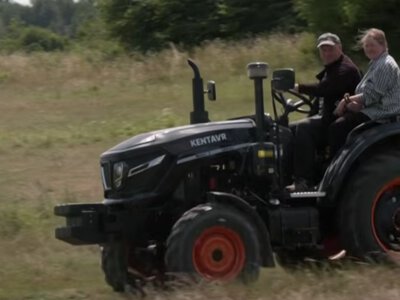 Працюють без вихідних і чекають синів із фронту: історія подружжя пенсіонерів із Волині