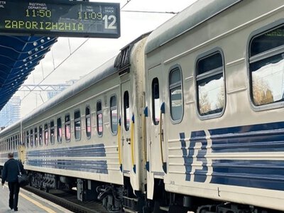 Через бойові дії затримуються потяги до та із Запоріжжя: окремі рейси відстають майже на сім годин