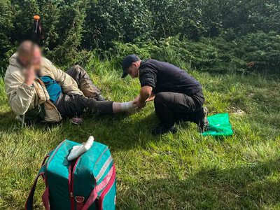 На Рахівщині рятувальники евакуювали туриста з гори Петрос