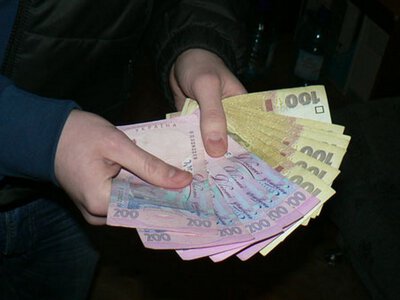 Податок на подарунки в Україні: яка сума не оподатковується