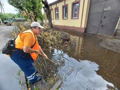 У Херсоні дорожники ремонтували вулиці та ліквідовували наслідки обстрілів