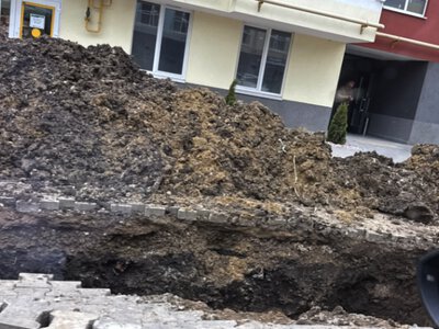«Будинок уже тиждень без води»: мешканці ЖК у Чернівцях скаржаться на наслідки земляних робіт