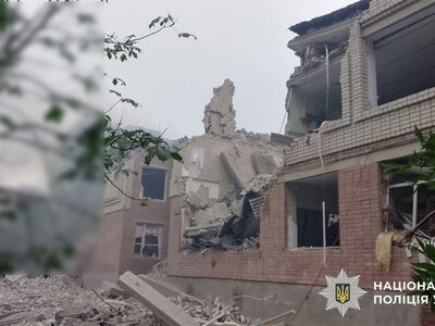 Окупанти вдарили КАБами по Острову в Херсоні: зруйновано школу (фото)