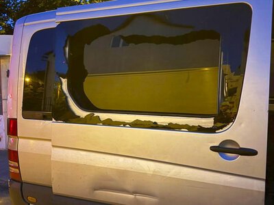 У Харкові п’ять чоловіків задули ТЦК-шників з балону та пошкодили їх автівку: усіх затримано