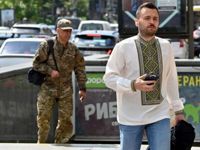 20-й раз за час війни: Зеленський вніс до Ради законопроєкти про продовження воєнного стану та мобілізації