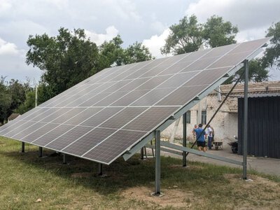 Сонячні панелі та резервні джерела живлення: громади Криворіжжя посилюють енергонезалежність