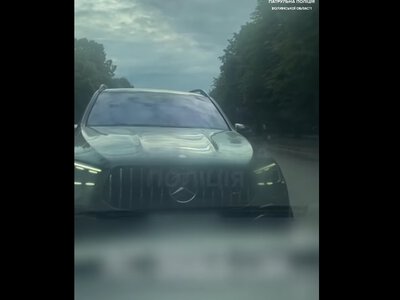 У Луцьку водій їздив вулицею, поки інші зупинилися на хвилину мовчання (Відео)