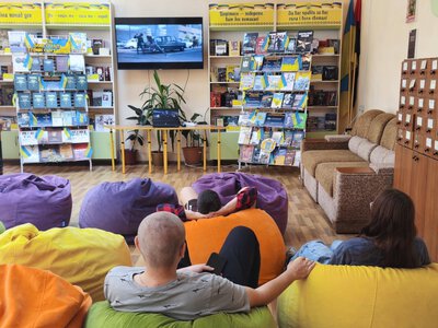 В Охтирській бібліотеці працює “Релакс-студія”