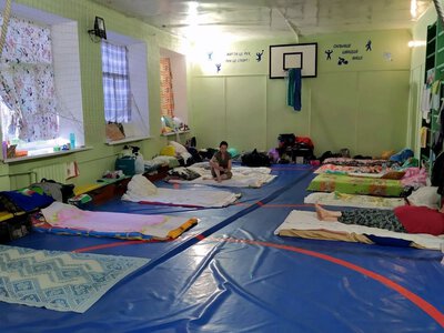 Пліснява та дитячі унітази: Омбудсман заявив про порушення прав 176 переселенців у Полтаві