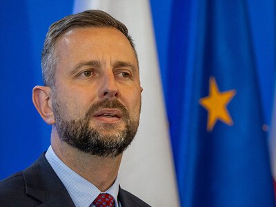 Усі молоді, придатні до бойових дій українці мають бути в Україні, — міністр оборони Польщі