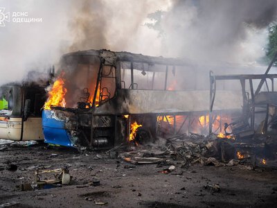 РФ атакувала Одесу: на автостоянці згоріли шість автобусів, п'ятеро людей постраждали