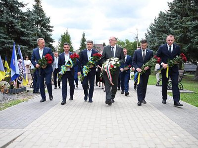 В Ужгороді українська й угорська делегації вшанували пам’ять захисників і героїв революції 1956 року