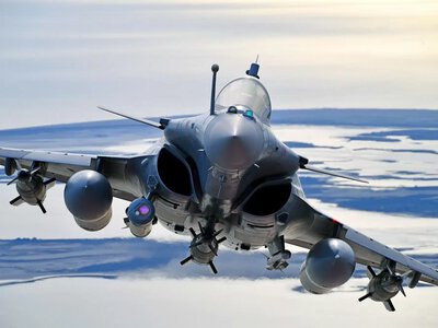 Франція передасть Україні 16 винищувачів Rafale, радари та ракети