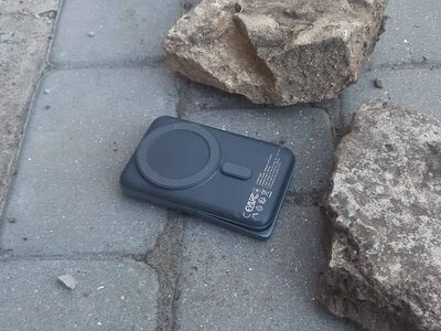 Нова смертельна пастка окупантів: у Херсоні вибухівку ховають під повербанки (фото)