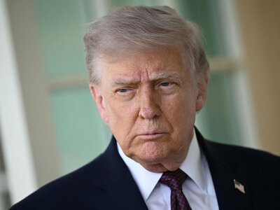 Трамп пригрозив потужними ударами по Ірану: там уже чути вибухи у кількох місцях