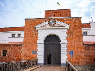 Дубенський замок запрошує на роботу столяра, будівельника та різьбяра