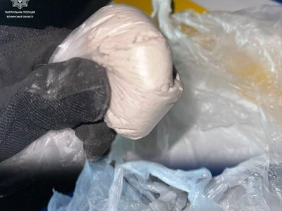 Вночі у центрі Луцька затримали агресивного молодика з наркотиками