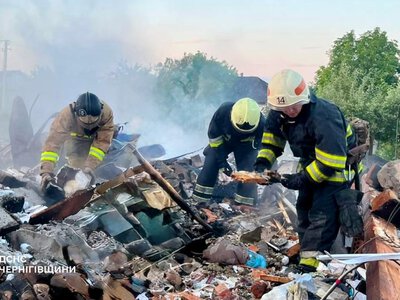 Російський дрон атакував житловий будинок на Чернігівщині: дві жінки госпіталізовані