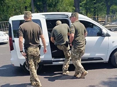 Лаявся й потрощив авто: на Івано-Франківщині судили чоловіка, який вимагав зупинити мобілізацію