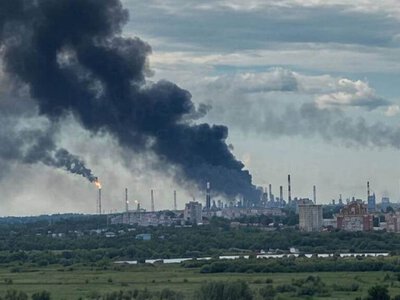 Далекобійні санкції працюють: як удари українських дронів руйнують економіку Росії
