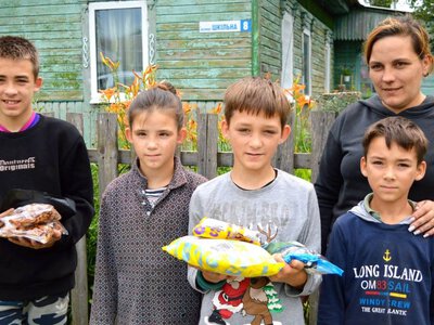 Багатодітній родині переселенців міська рада придбала житло в селі: як облаштувалися