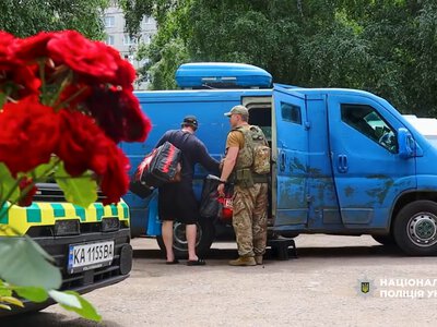Поліцейські «Білого янгола» вивезли з небезпечної Дружківки ще п'ятьох мирних жителів