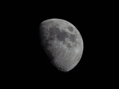 Воду виявили всередині місячних порід: як вона там зберігається
