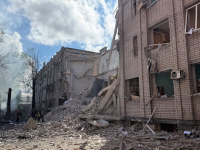 Ворог вдарив по департаменту архітектури та містобудування Запорізької міської ради: фото наслідків