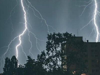 Телевізор може згоріти за секунду: що криворіжцям треба зробити під час грози