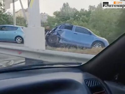 У Житомирі на Чуднівському мосту сталася ДТП. ВІДЕО
