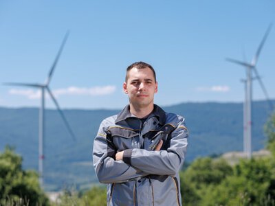 Працівник Нижньоворітської ВЕС здійснив 500 підйомів на вершину вітротурбіни