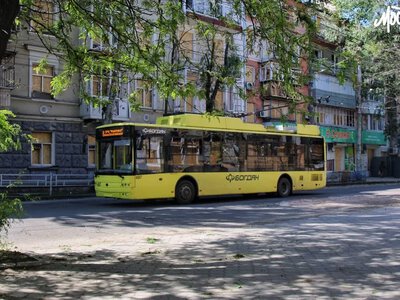 У Херсоні зупинили тролейбуси через обстріли