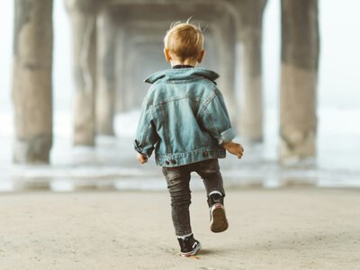 Скандал у дитсадку Кривого Рогу: вихователька тримала дітей на повідцях – відео та реакція (Відео)