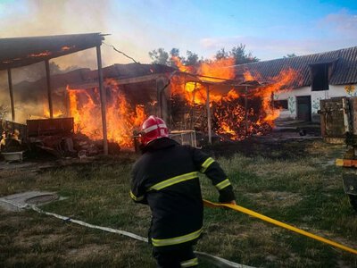 Сонячні панелі згоріли, але врятували щось важливіше: на Ужгородщині вирувала пожежа — PMG.ua